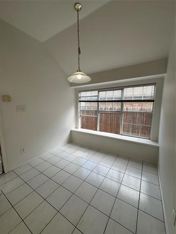 Building Photo - 1705 Bennington Dr