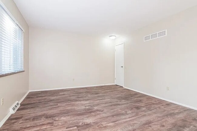 Building Photo - 2285 Pheasant Dr