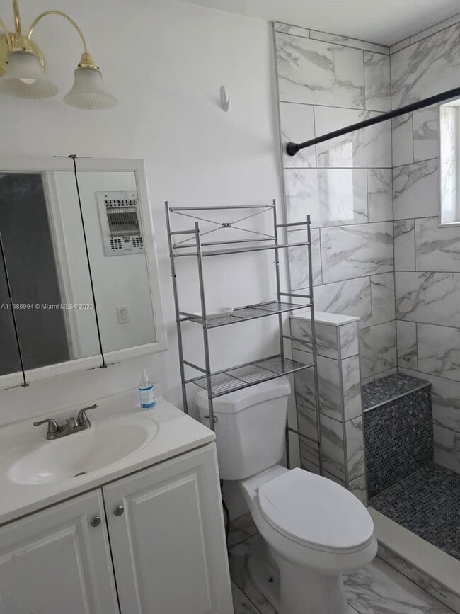 Building Photo - 1 bedroom in Hollywood FL 33020