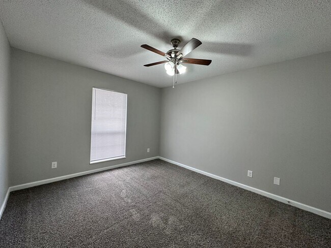 Building Photo - Now Leasing: 2 Bedroom Apartment in Maryvi...