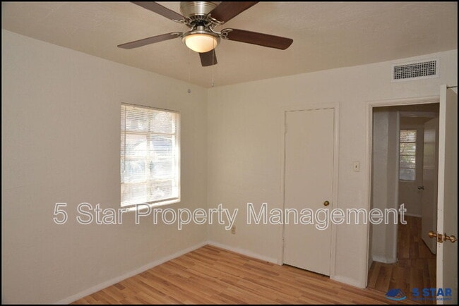 Building Photo - 6106 Tejas Dr