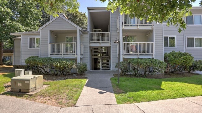 Building Photo - This ground floor corner-unit condo