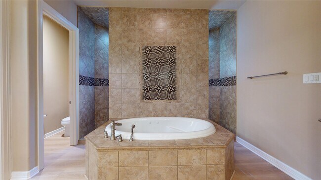 Building Photo - 18814 Cove Vista Ln