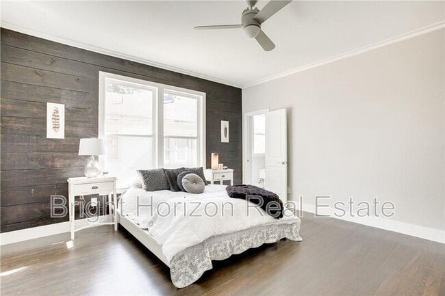 Building Photo - 1821 W 10th St