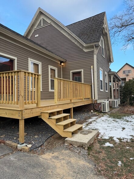 Building Photo - 24 Lee St