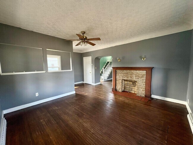 Building Photo - 425 Forest Rose Ave