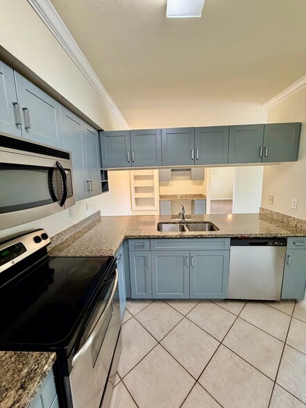 Building Photo - 6510 Emerald Dunes Dr