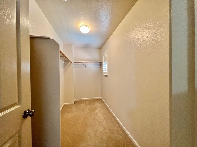 Building Photo - Spacious Four Bedroom Napa Home