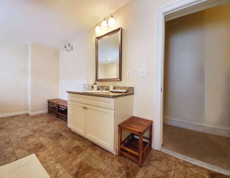 Bathroom - 313 N 37th St