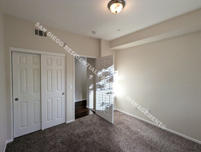 Building Photo - Beautiful 2 bed / 2 bath Single Story Condo in the Heart of 4S Ranch