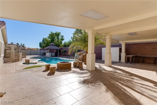 Building Photo - 2121 Rosanna St