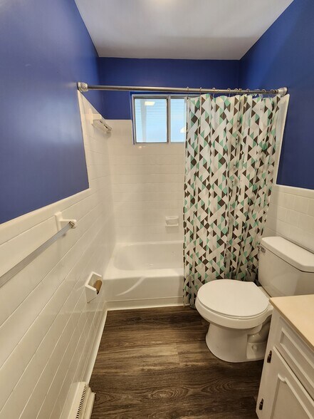 Building Photo - 8176 Surrey Ct