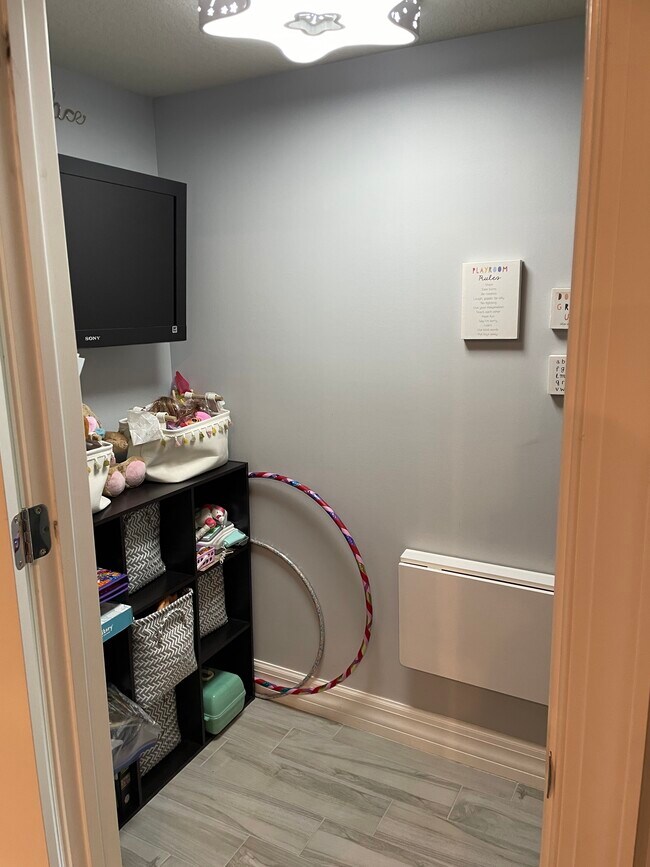 Building Photo - 4689 Eventing St