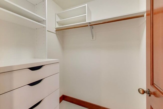 Building Photo - 28 Meadow Rd