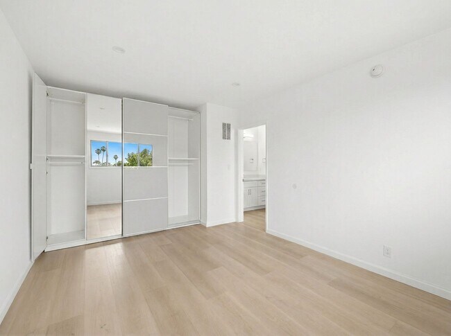 Building Photo - 337 Rexford Dr