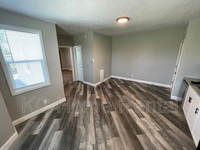 Building Photo - 3400 E 14th St