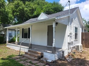 Building Photo - 2 Bdrm 1 Bath Utilities Included