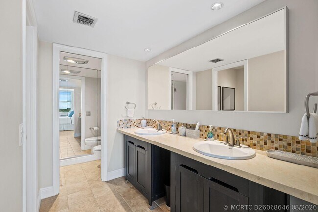 Building Photo - 511 Bayshore Dr