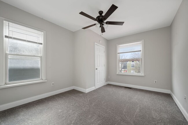 Building Photo - Madisonville- Charming 3+ bedroom 1.5 Bath, 1 car detached