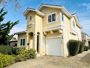 Building Photo - Desirable Mountain View 4 Bed + 3 Bath Home. Close to Bubb Elementary. Great Location.