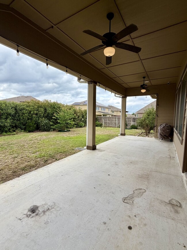Building Photo - 646 Ridge Lawn Dr