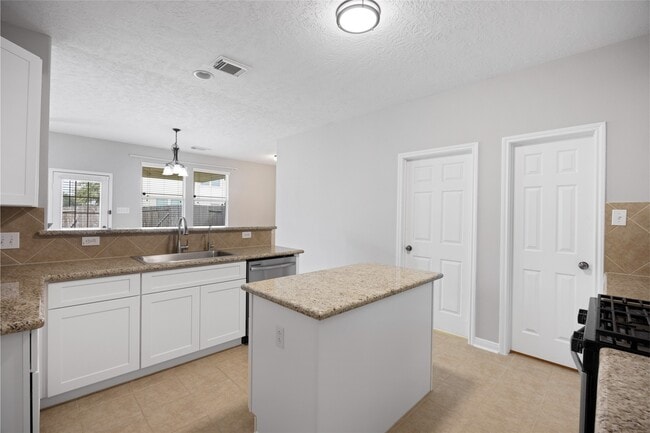 Building Photo - 7447 Oakwood Canyon Dr