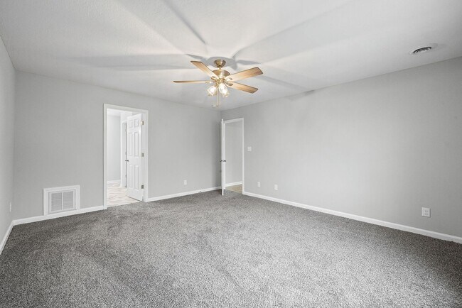 Building Photo - Spacious 3 bedroom 2 1/2 bath home for rent!