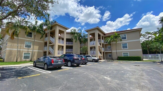 Building Photo - 2941 Riverside Dr