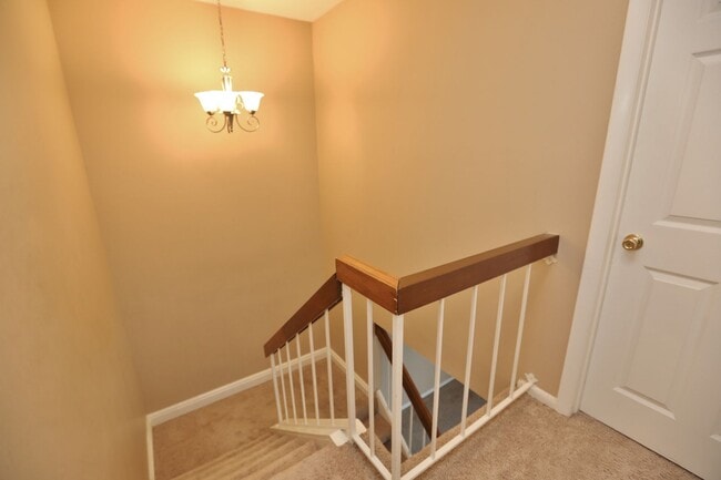 Building Photo - Amazing 2 Bedroom Townhome in Washington Square! Available 03-06-26! All Appliances Convey!
