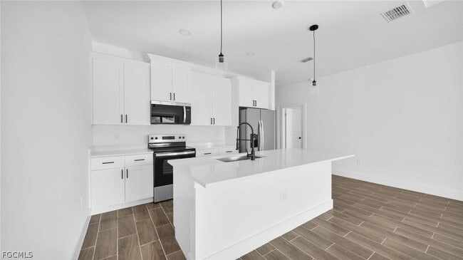 Building Photo - 4989 Fairway Ct