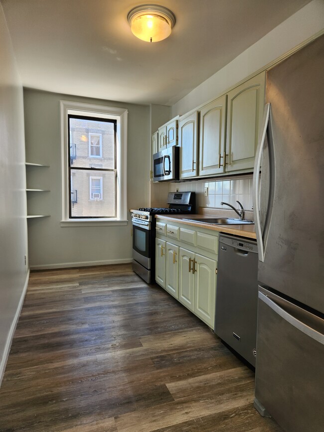 Building Photo - 883 JFK Blvd E