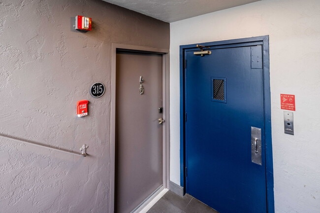 Building Photo - 4096 17th St