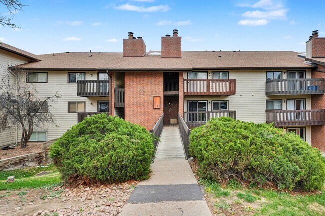 Building Photo - Spacious 1 Bed 1 Bath in the heart of Aurora!