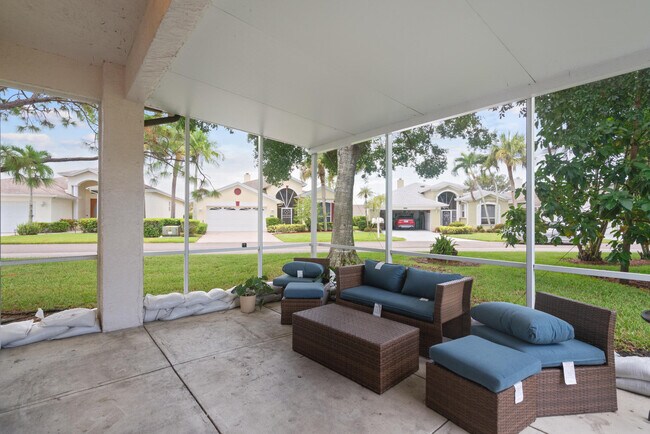 Building Photo - 582 Montevina Dr