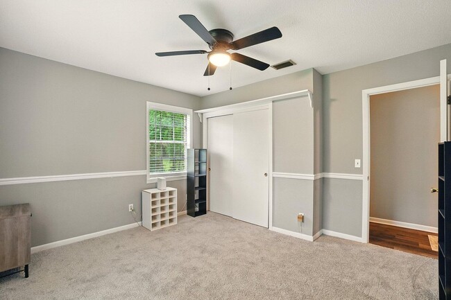 Building Photo - 103 Parkwood Dr