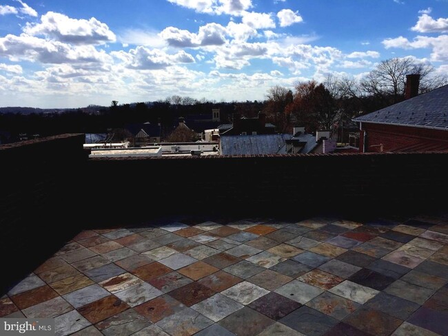 Building Photo - 28 Main St