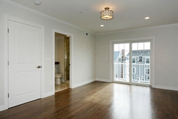 Building Photo - 47 Leyden St