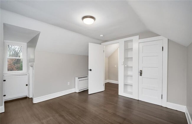 Building Photo - 346 Middlebury Rd