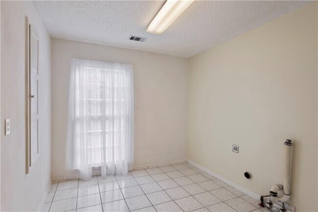 Building Photo - 4565 Ashmore Cir