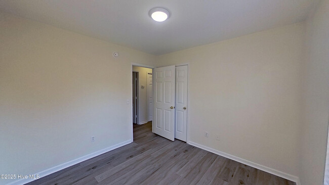 Building Photo - 4264 Sunglow Dr