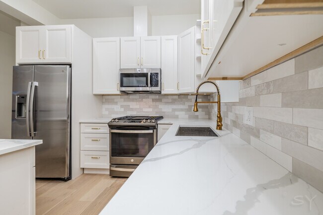 Building Photo - 1830 S Peoria St