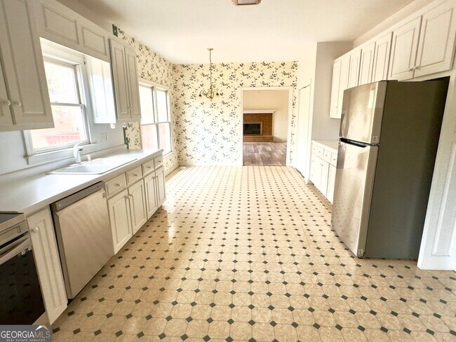 Building Photo - 219 Deerhill Dr