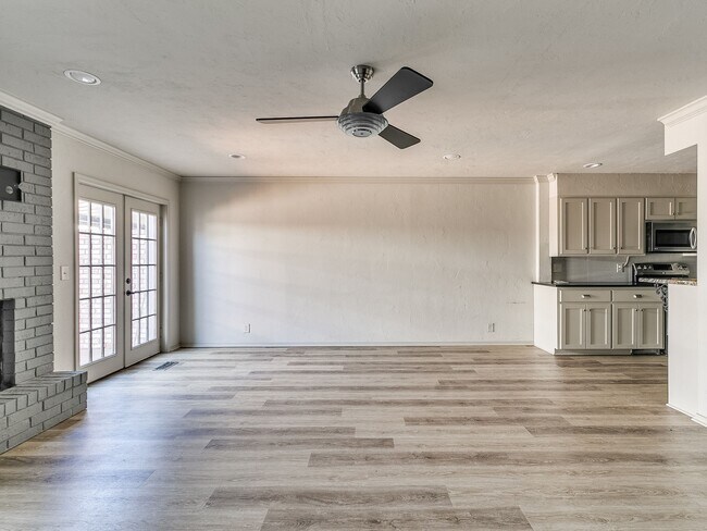 Building Photo - 3063 W Wilshire Blvd