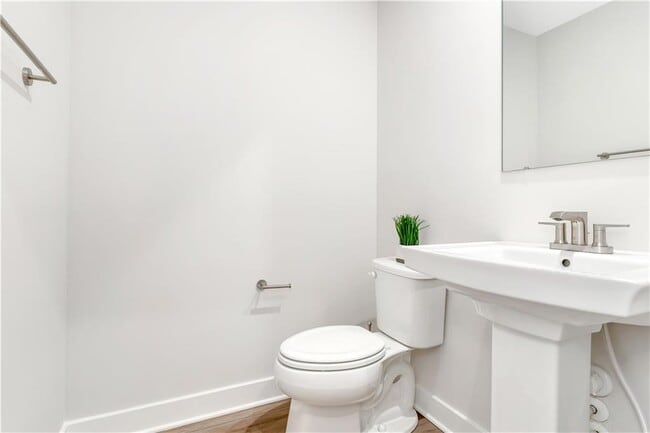 Building Photo - 555 Thatch Ter