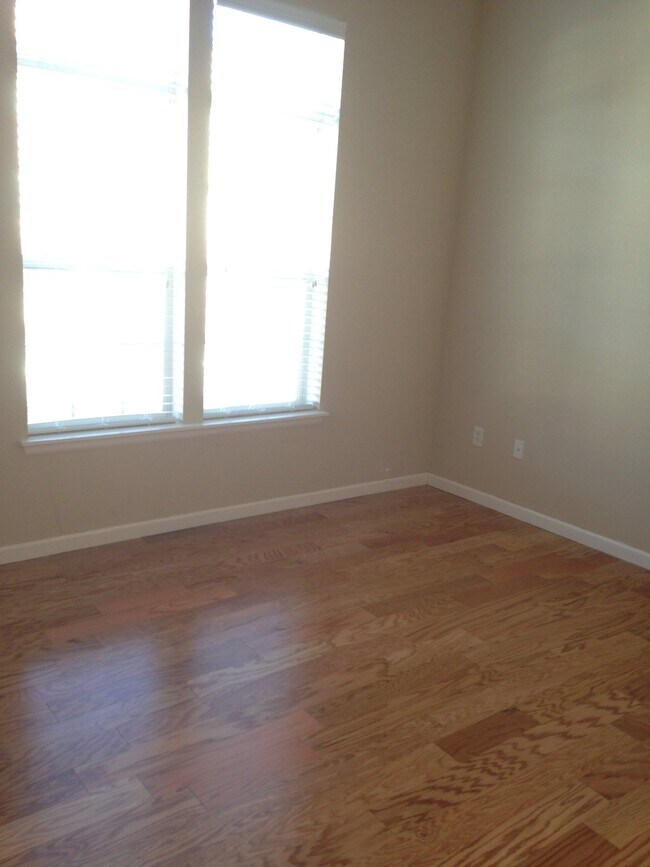 Building Photo - "2-Bed, 2-Bath Condo in The Vallagio – Your Perfect Retreat!"