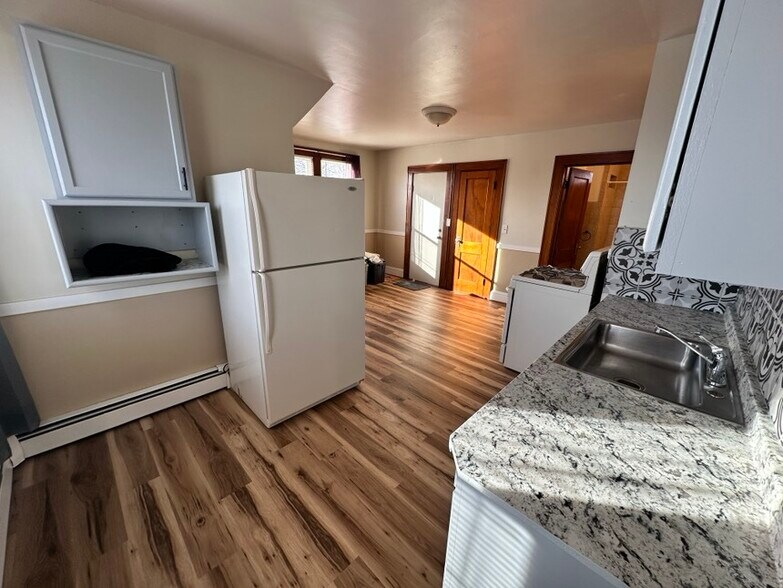 Building Photo - 259 Clover St