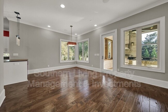 Building Photo - 2011 Sharon Ave