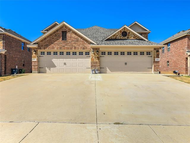 Building Photo - 4918 Villas Dr