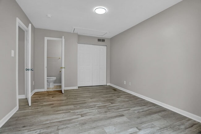 Building Photo - 7215 Johnnycake Rd