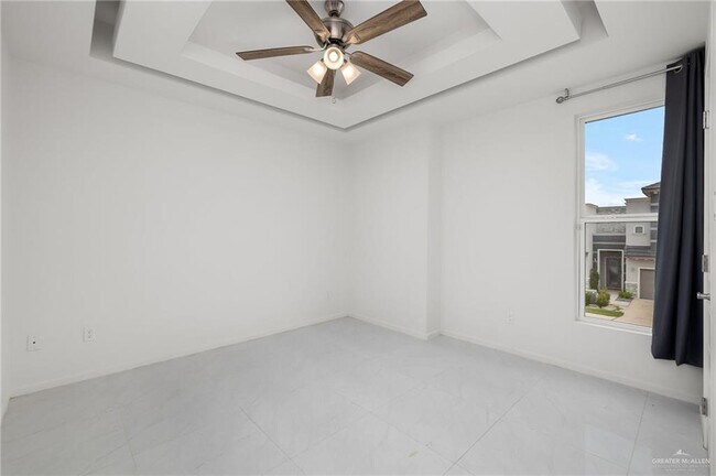 Building Photo - 2323 Corales St
